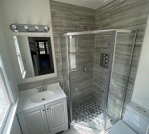 3rd image of 2664 E Bellevue Dr