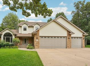 38275 Golden Oaks Trl, North Branch, MN 55056
