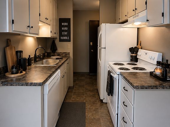 3rd image of 229 Canyon Dr APT 15
