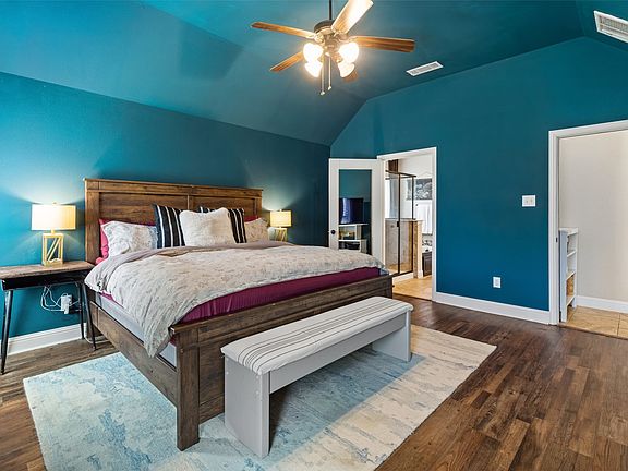 5th image of 906 Baldcypress Dr