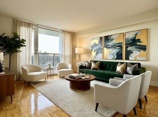 666 Spadina Ave #2101, Toronto, ON M5S 2H8