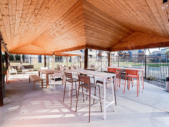 Tacoma Apartments - Northpoint Apartments - Common Patio