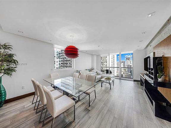 4th image of 500 Brickell Ave APT 3707