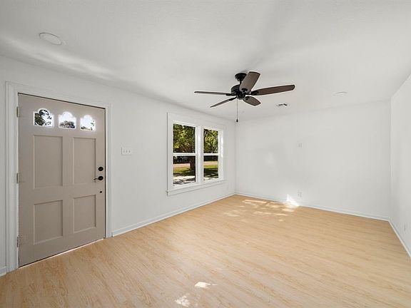 5th image of 2720 S Crockett Street