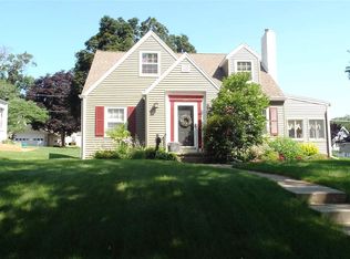 214 Sunset Rd, Waterloo, IA 50701