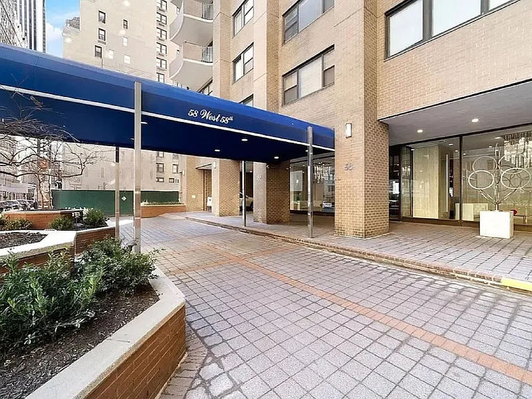 58 W 58th St #27A — Photo 12