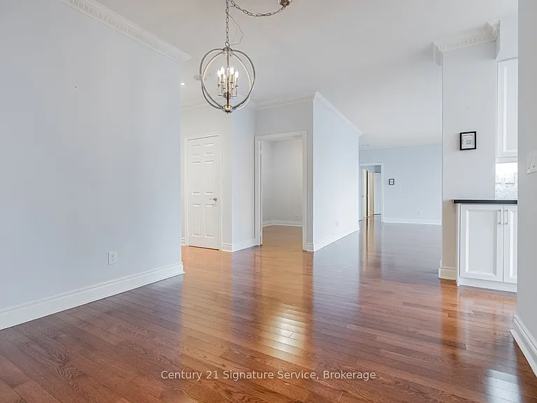 250 Wellington St W #Penthouse 36 — Photo 9
