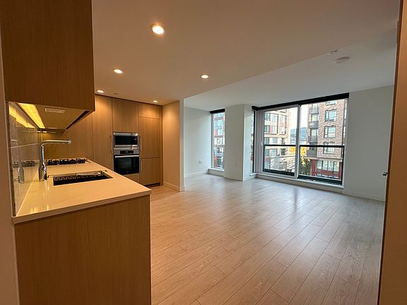 3rd image of 1768 Cook St #401