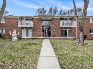42450 Sheldon Pl APT 214, Clinton Township, MI 48038