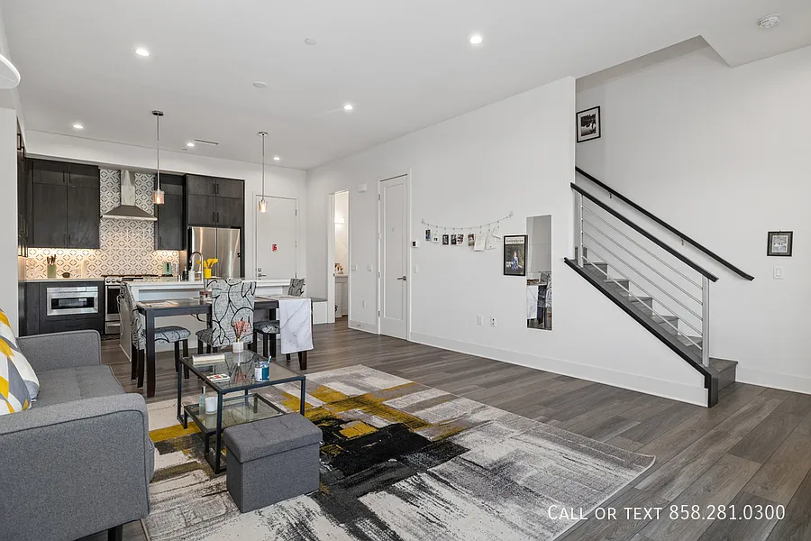 Stunning Modern Townhome with Private Rooftop Deck — Photo 3