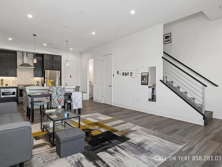 1055 32nd St #10 — Photo 3