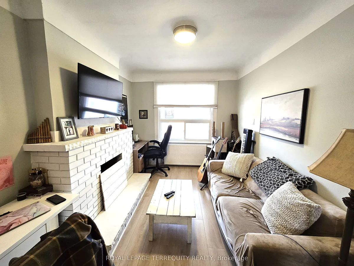 Building Photo - 1037 Bathurst St #2