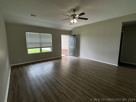 5th image of 2840 Lariat Ln