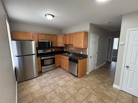 3rd image of 4969 Quincy St
