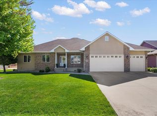 4222 Carlton Dr, Cedar Falls, IA 50613