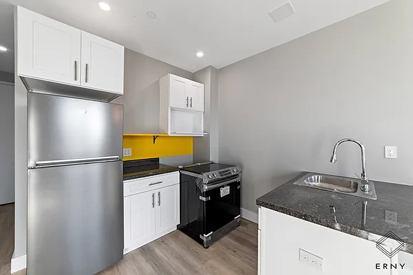 Rented by ERNY LLC | media 7