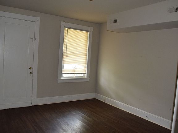 3rd image of 2420 Barton Ave