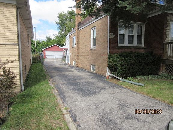5th image of 3326 N Oketo Ave