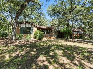 921 Red Bud Dr, Azle, TX 76020