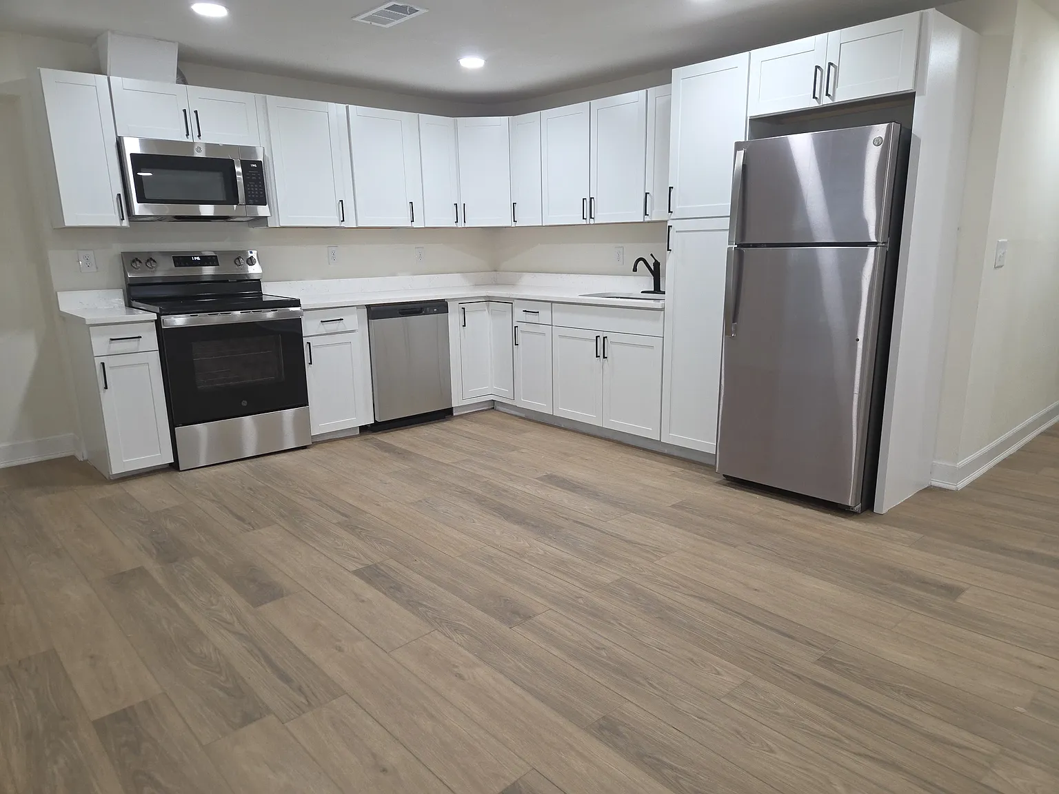 3 bed, 1400 sqft, $1,350 — Photo 3