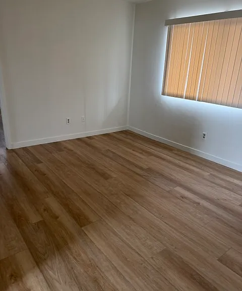 16715 Prairie Ave #6 — Photo 3