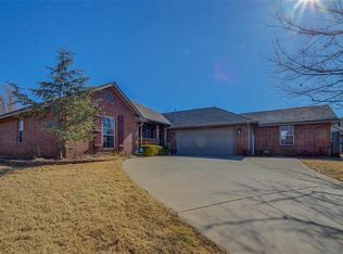 1601 Redtail Hawk, Edmond, OK 73003