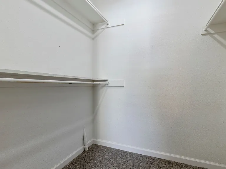 Crossroads Villa Apartments — Photo 33