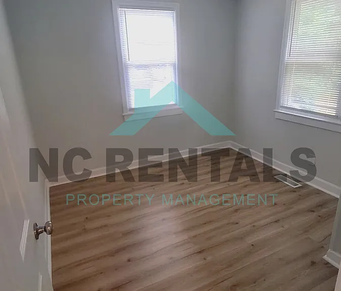 1323 Mayfair Ave — Photo 7
