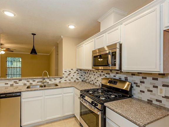 2nd image of 3907 Elmwood St