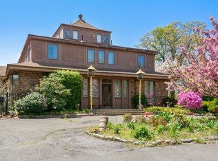 302 Maple St, Springfield, MA 01105