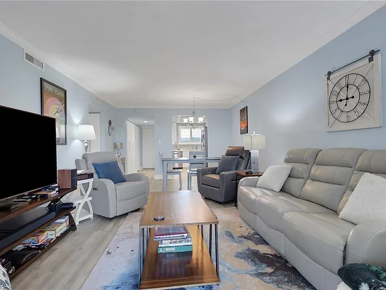 2121 Collier Ave #508 — Photo 8