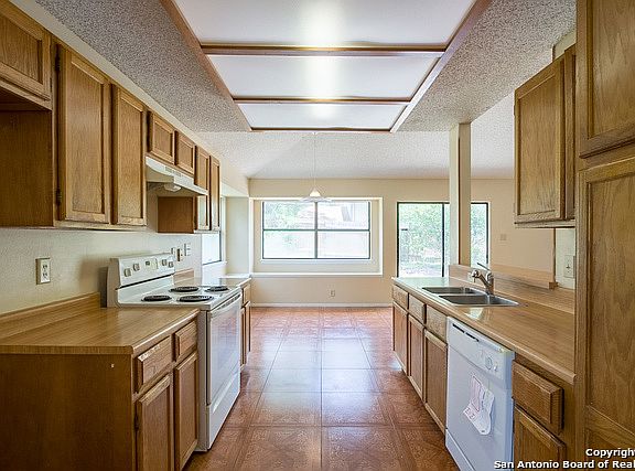4th image of 8447 Star Creek Dr