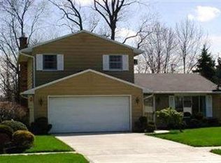 715 Bedford Ave, Elyria, OH 44035