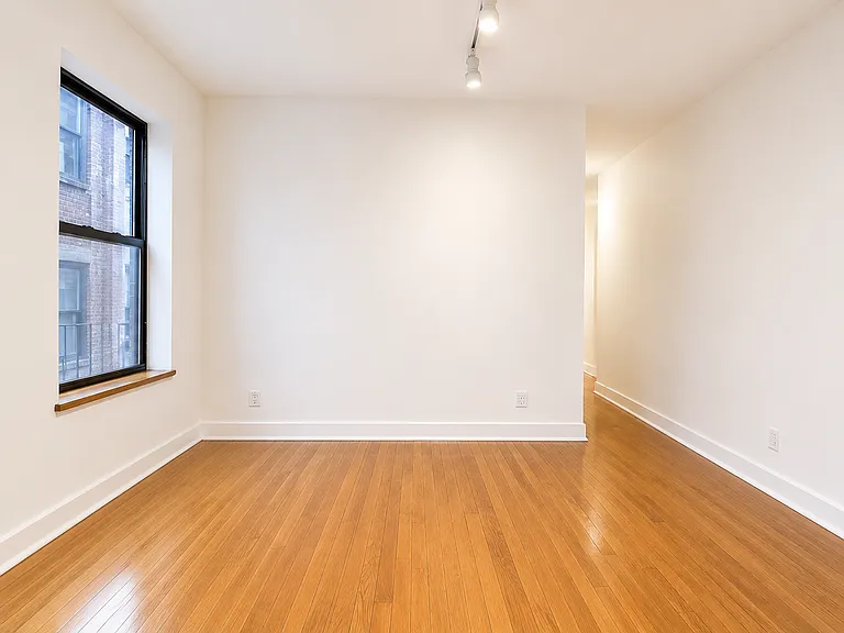 3133 Broadway #6 — Photo 5