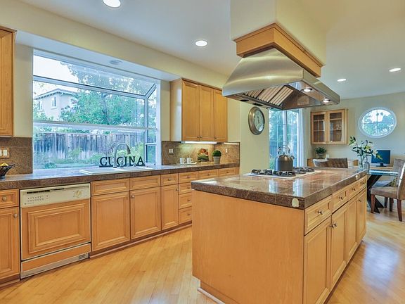 5th image of 18896 Woodleigh Ct