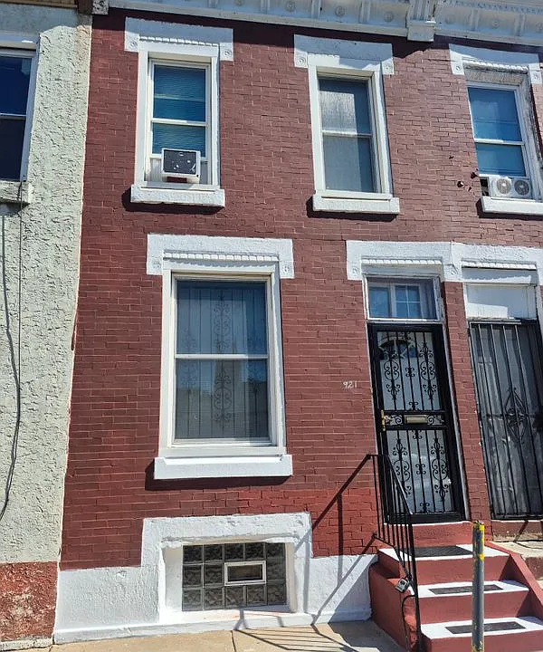 921 W Silver St