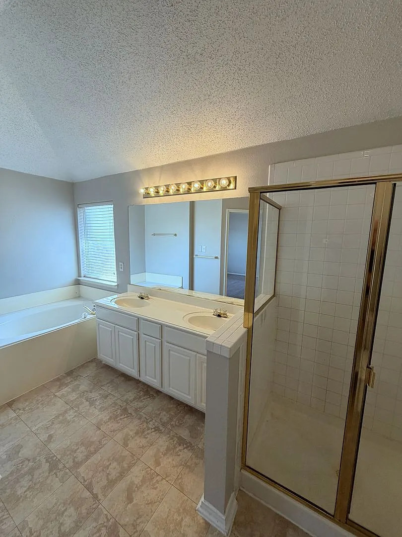 2617 Ash Creek — Photo 3