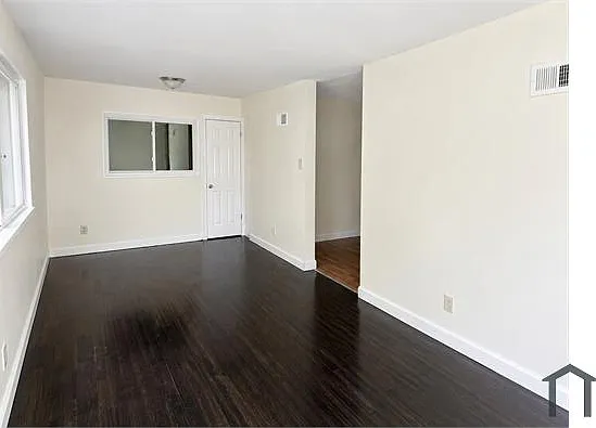 10501 Duke Dr — Photo 2