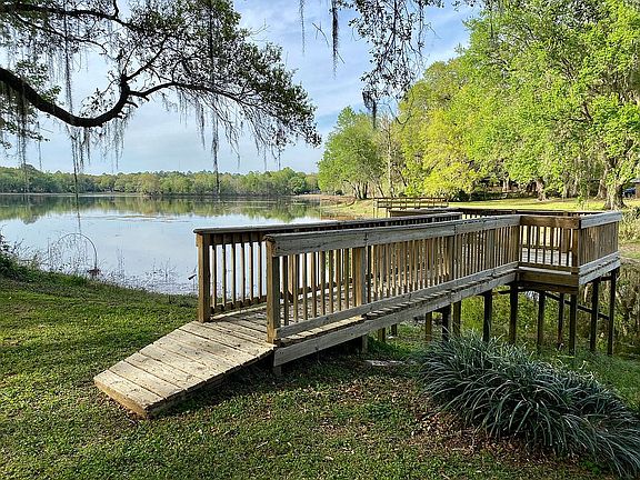 Dock