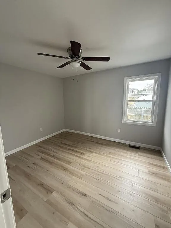 223 Davis St — Photo 3