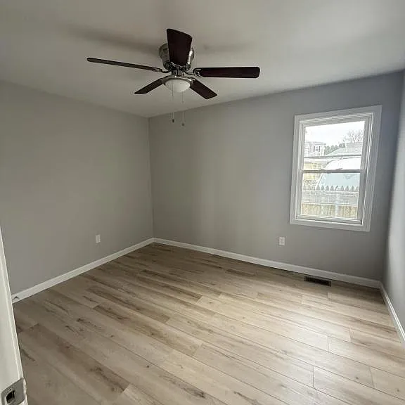 223 Davis St — Photo 3