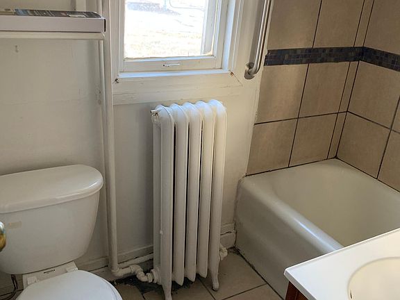 3rd image of 4924 Davenport St APT 5