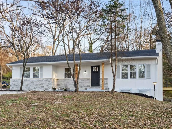 81 S Lake Shore Dr, Lake Lotawana, MO 64086