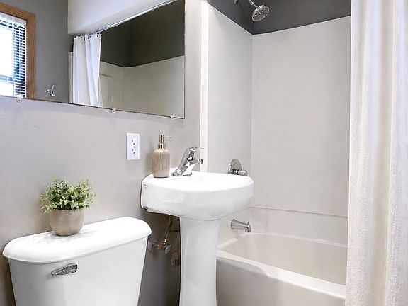 5th image of 2660 N Humboldt Blvd Unit 20