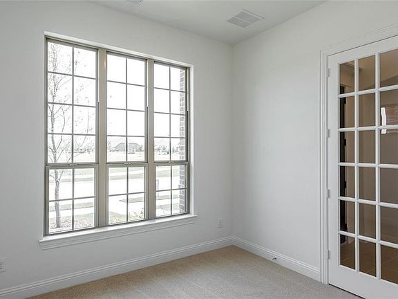 4th image of 820 Walworth Dr