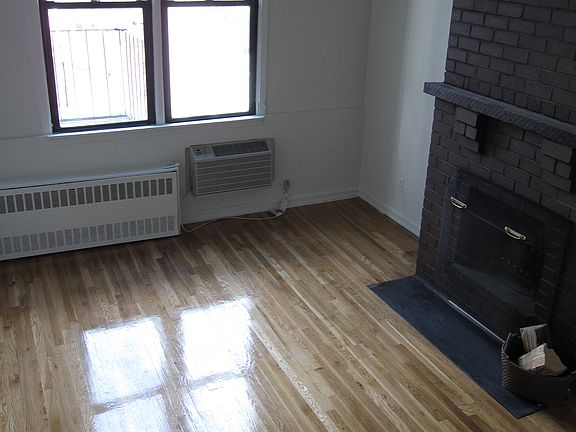 3rd image of 211-213 E 73rd St #Penthouse C