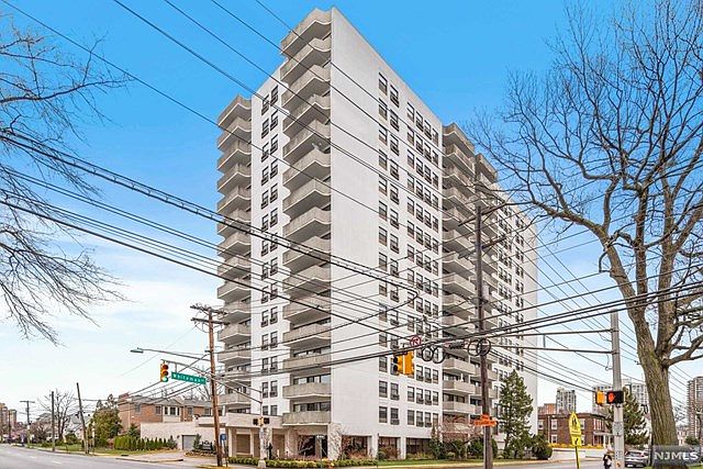 1st image of 1600 Center Ave APT 15A