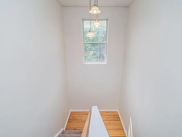 1060 Ellsworth Dr — Photo 21