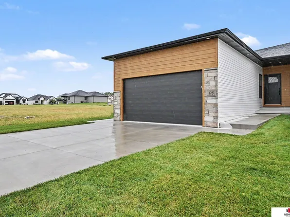 1130 Titan Dr, Hickman, NE 68372