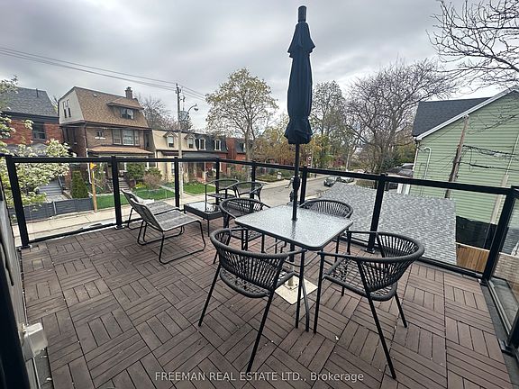 2nd image of 50 Russell St Unit 2